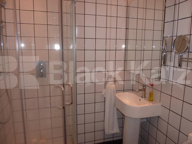 			CAMDEN SQUARE!!, 2 Bedroom, 1 bath, 1 reception Flat			 South Villas, CAMDEN SQUARE